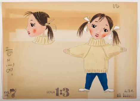 Ula – Projekt dziewczynki z brązowymi włosami upiętymi po bokach w kitki białymi wstążkami, ubrana w sweter w kolorze cielistym, niebieskie spodnie i białe buty. Brak dłoni.