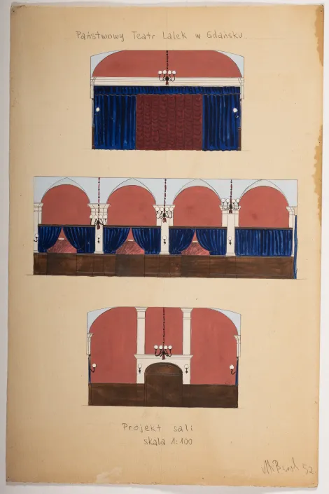Projekt wnętrza teatru – Państwowy Teatr Lalek w Gdańsku - Projekt trzech wnętrz sali: 1. Granatowa kurtyna z bordową, drapowaną kotarą; 2. Błękitne sklepienia z białymi filarami, długimi żyrandolami, łososiowymi ścianami, granatowymi kotarami i brązową lamperią; 3. Łososiowa ściana z brązowymi drzwiami z beżowym gzymsem i kolumnami, brązową lamperią i długim żyrandolem.