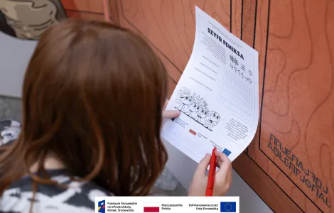 Kartka z quizem na napisem „Szyfr Feniksa” opatrzona logotypami unijnymi